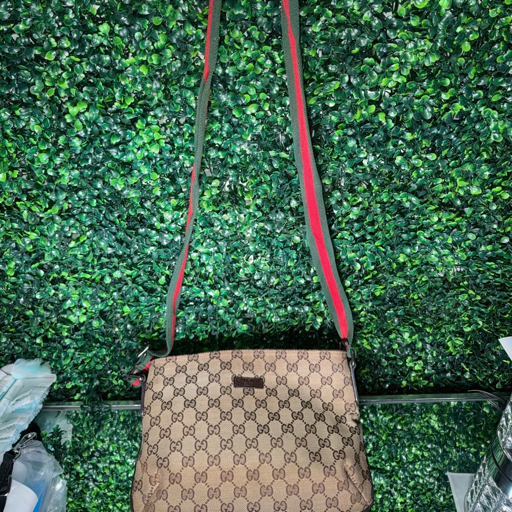 Gucci Beige and Red Women's Crossbody Bag